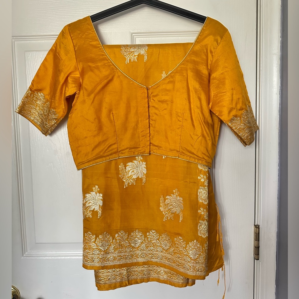 Mustard yellow saree blouse set - Picture 4 of 11